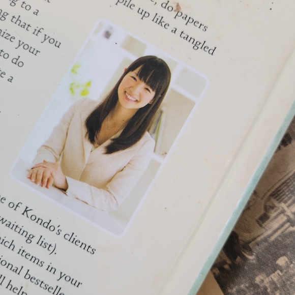 The Life-Changing Magic of Tidying Up Japanese Art of Decluttering & Organizing - Picture 9 of 10